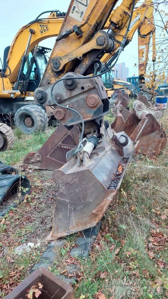 JCB JS 220 LC Bandgrävare