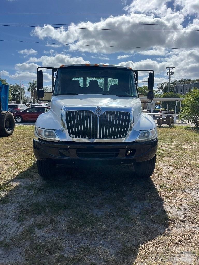 International 4200 Flakbilar