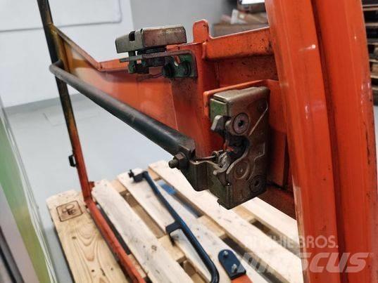 JLG 307 door Hytter och interiör