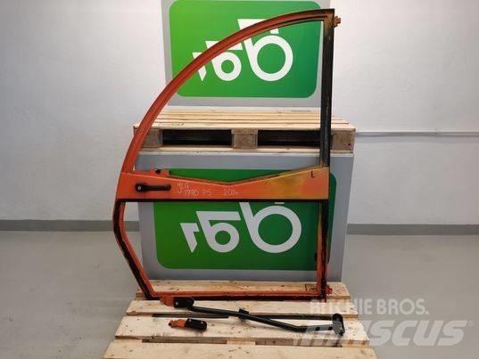JLG 307 door Hytter och interiör