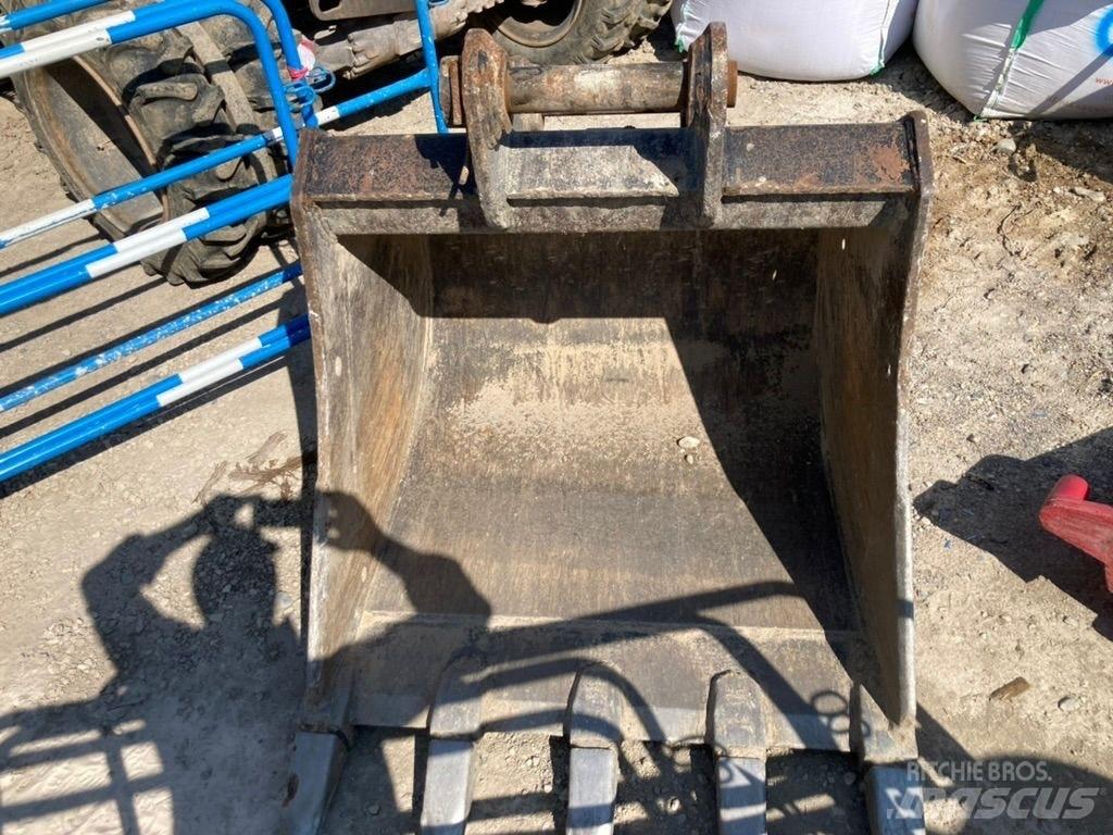 Hitachi ZX 135 US-6 Bandgrävare