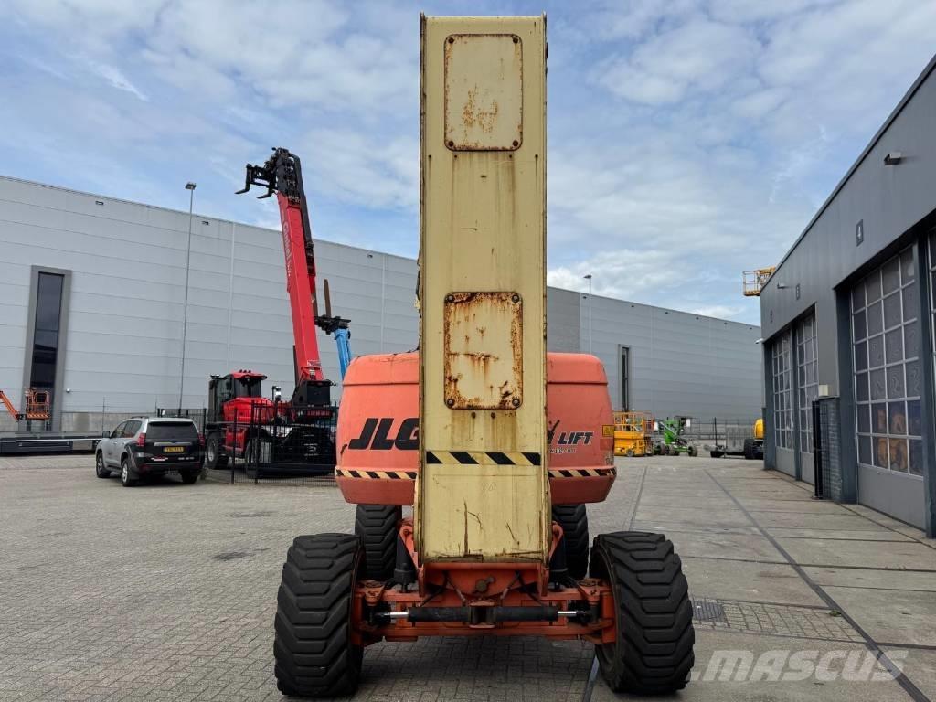 JLG 800 AJ Bomliftar
