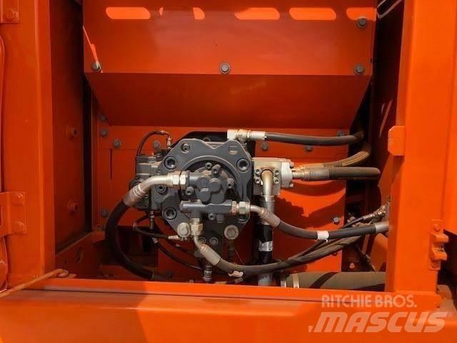 Doosan DX 225 Bandgrävare