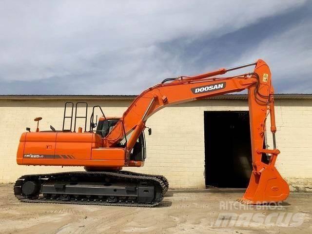 Doosan DX 225 Bandgrävare