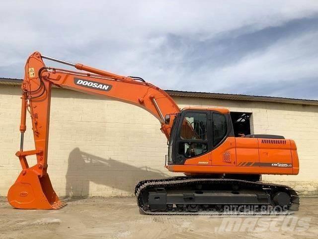 Doosan DX 225 Bandgrävare