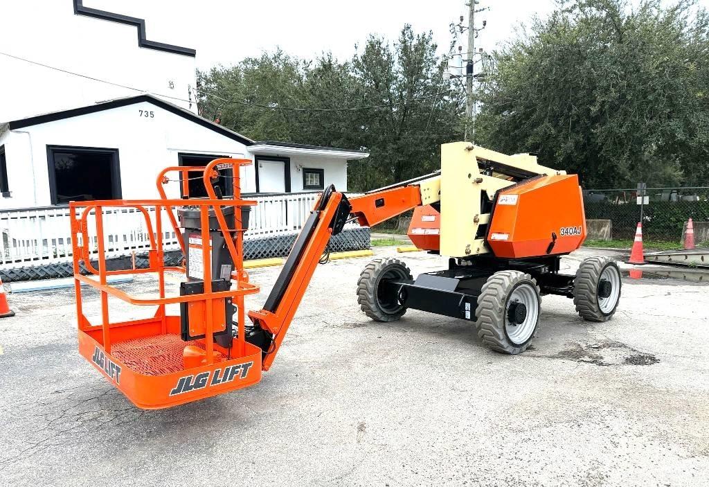 JLG 340 AJ Bomliftar