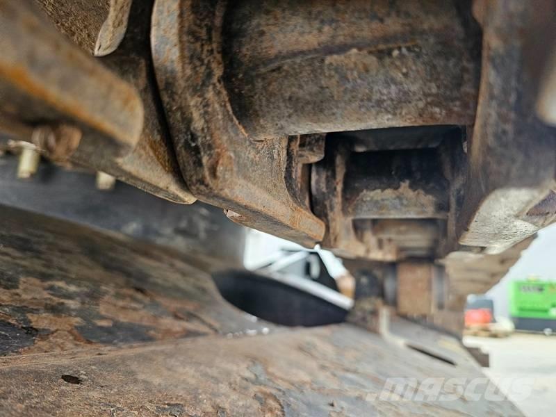 Hitachi ZX 135 US-6 Bandgrävare