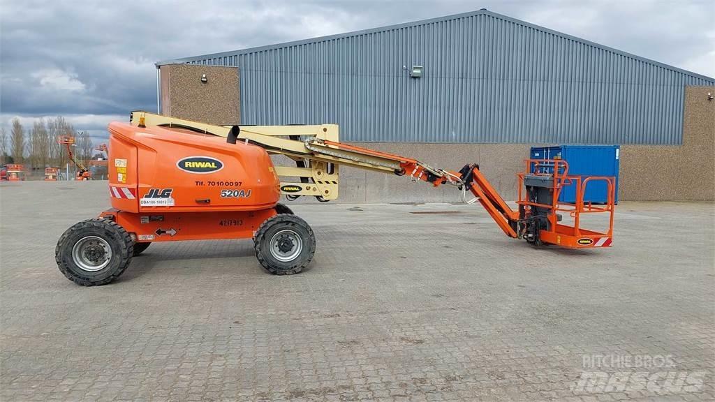 JLG 520AJ Bomliftar