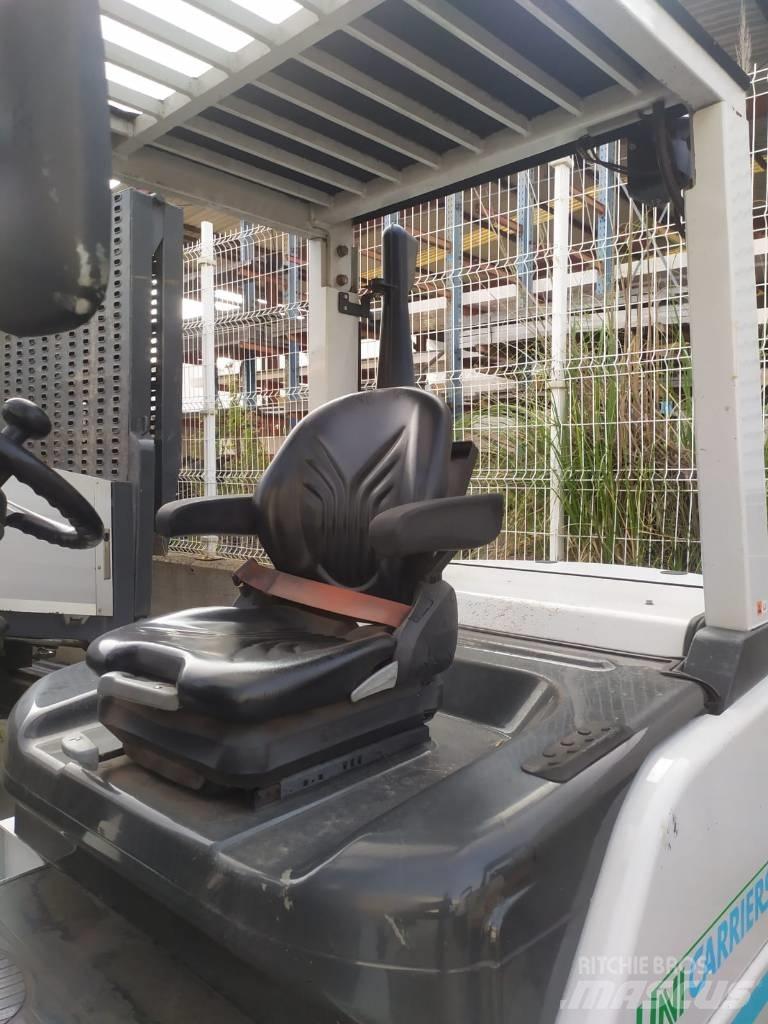 UniCarriers D1F4A40Q Sidlastare