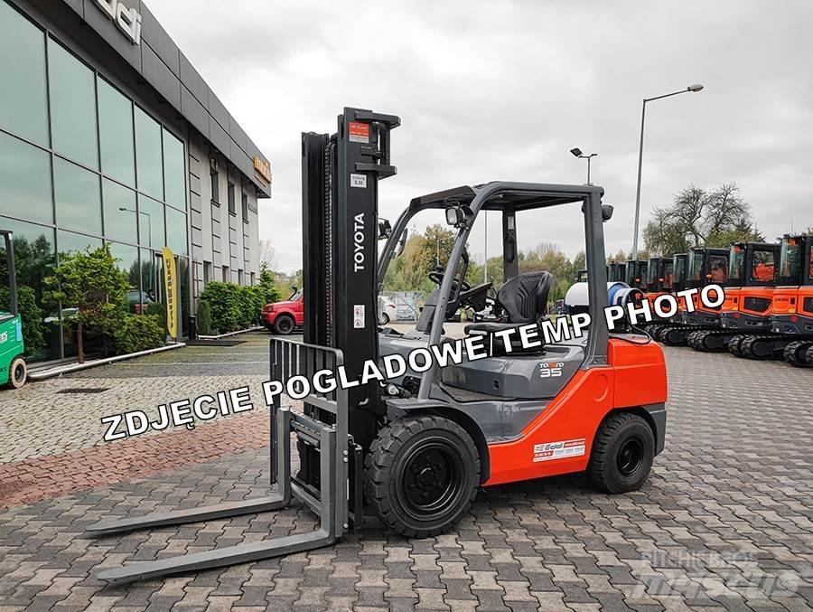 Toyota 02-8FGJF35 Gasolmotviktstruckar