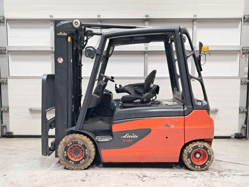 Linde E30L-01 Elmotviktstruckar