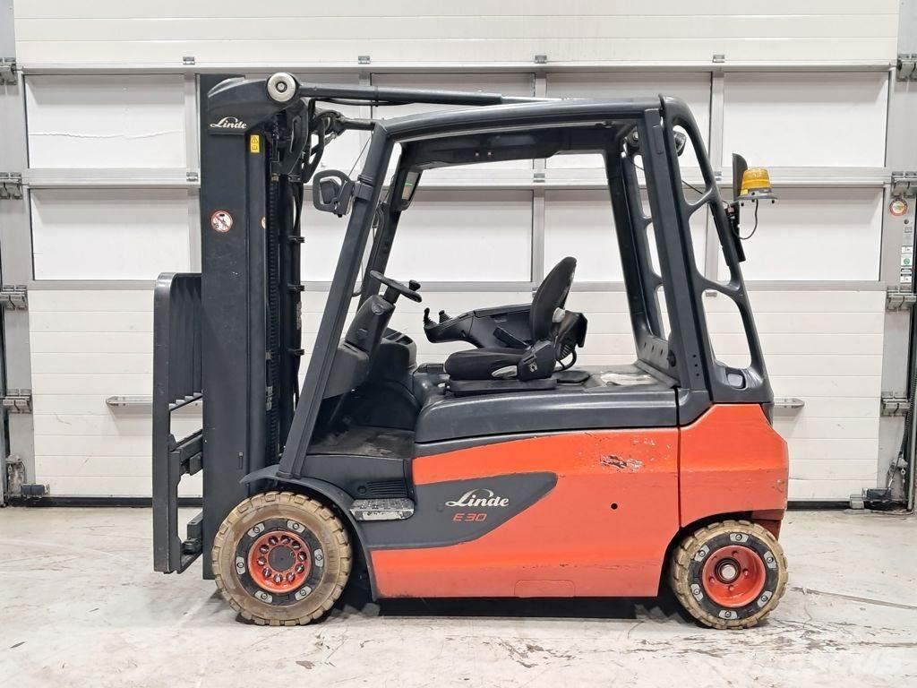 Linde E30L-01 Elmotviktstruckar