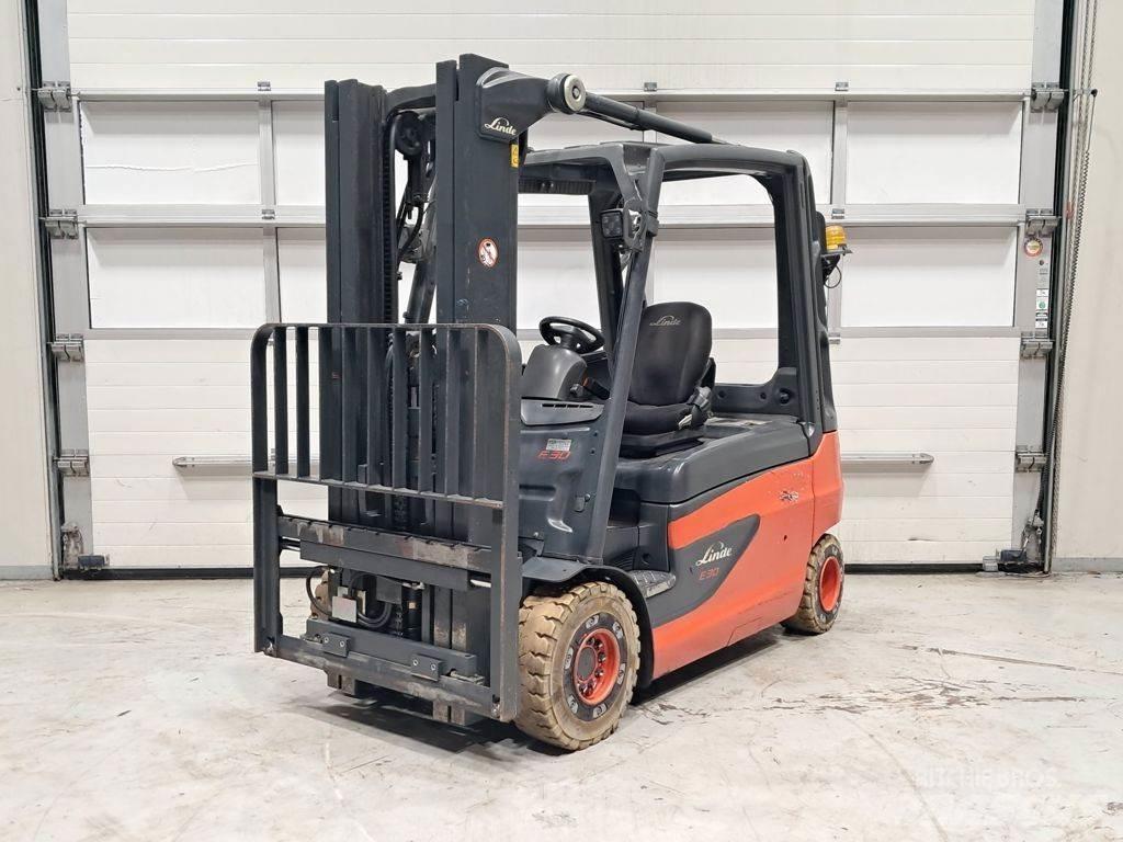 Linde E30L-01 Elmotviktstruckar