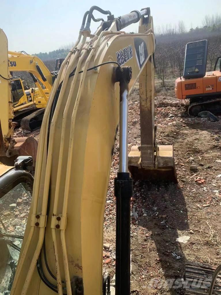 CAT 323D2 Bandgrävare