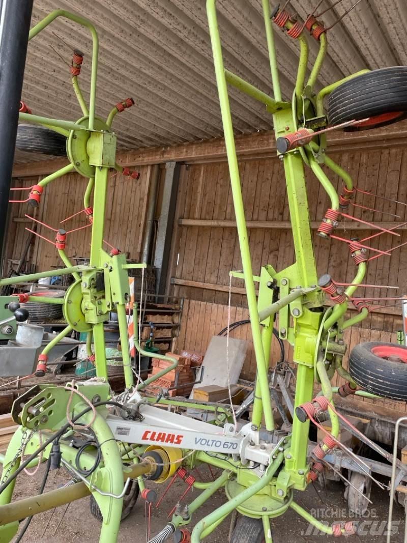 CLAAS Volto 670 Vändare och luftare