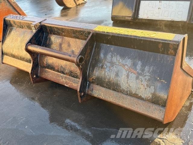 Manitou USED BUCKET Skopor