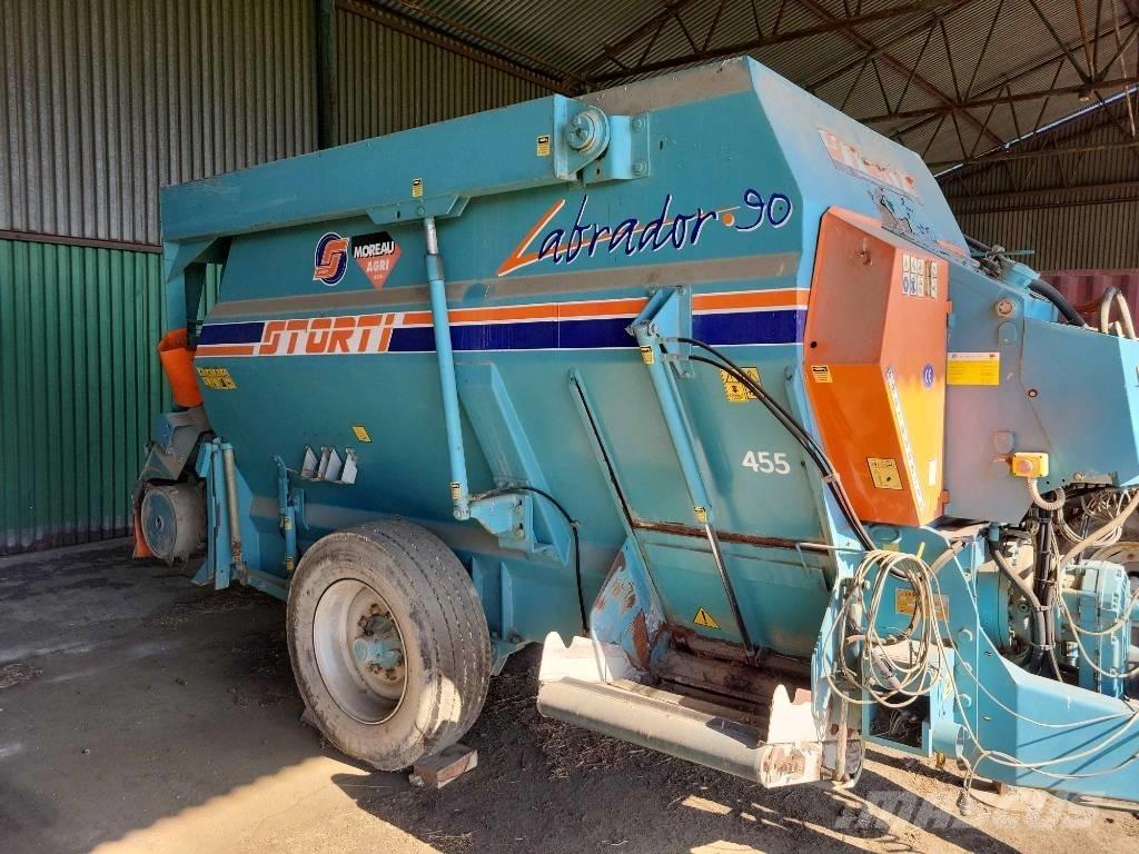Storti Labrador 9 Fullfodervagnar