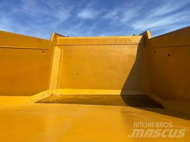 CAT 773G Midjestyrd dumper