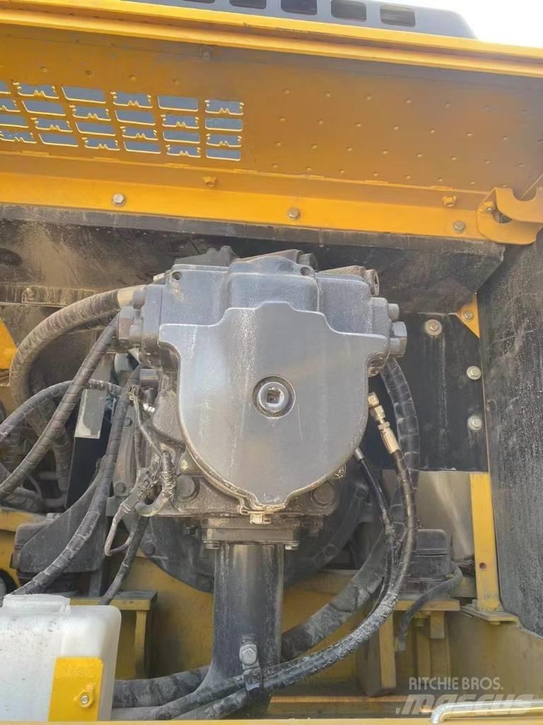 Komatsu 450LC-8 Bandgrävare