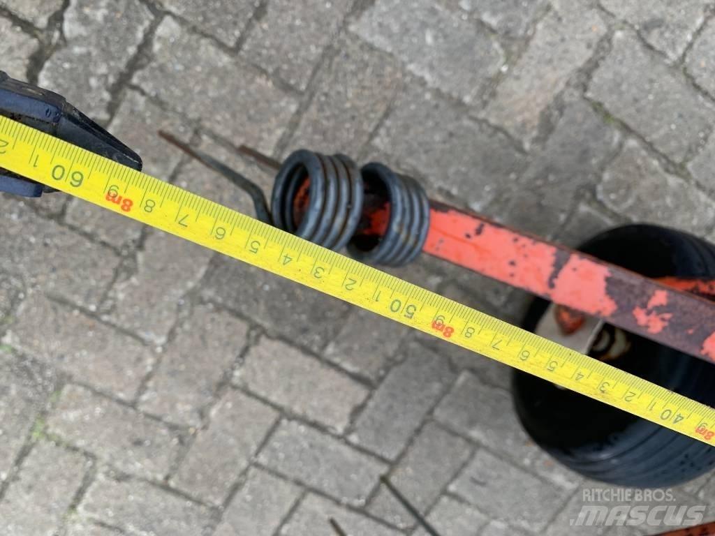 Kuhn 8 Poten Vändare och luftare