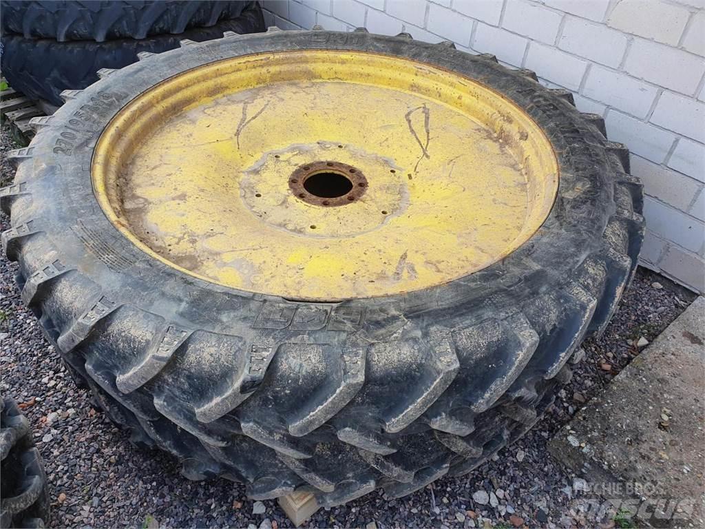 BKT 270/95R48 x2 Däck, hjul och fälgar