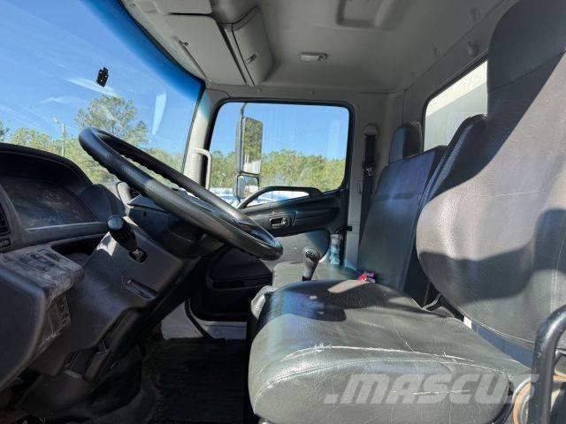 Hino 268 Lastbilar för dryckesleveranser