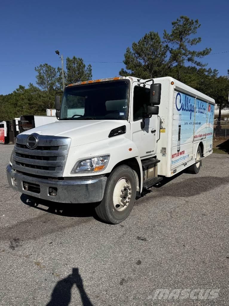 Hino 268 Lastbilar för dryckesleveranser