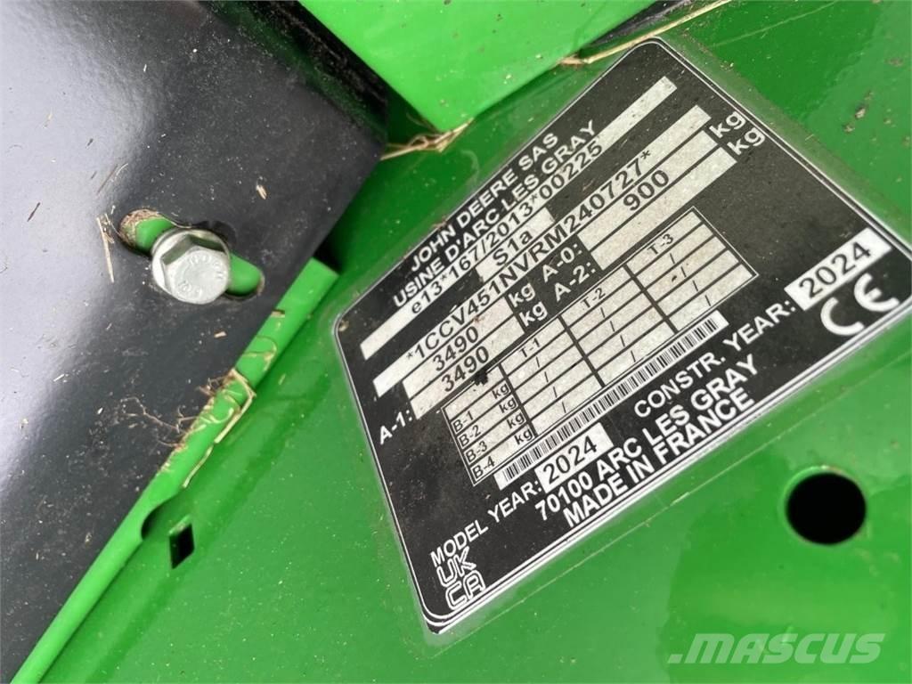 John Deere V451M Rundbalspressar
