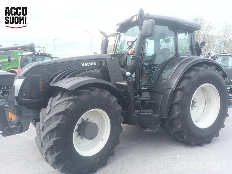 Valtra T213 VERSU Traktorer