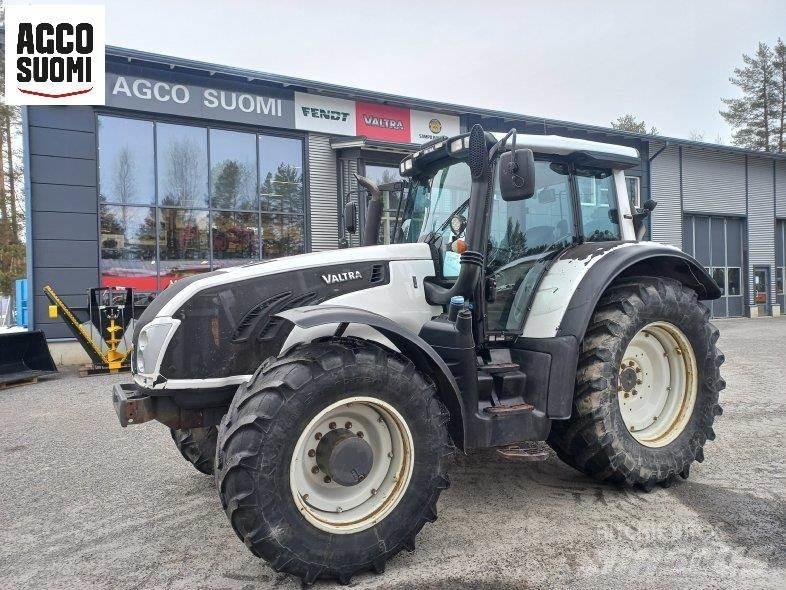 Valtra T213 VERSU Traktorer