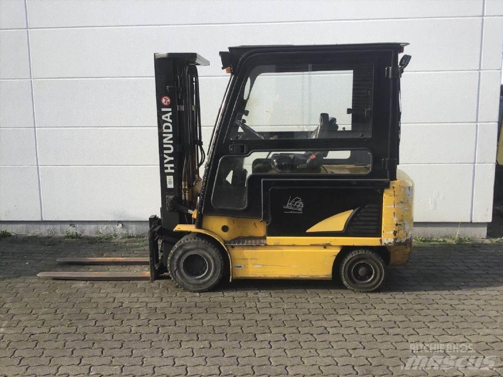 Hyundai 32B-7 Elmotviktstruckar