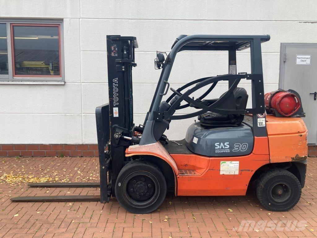 Toyota 02-7FGF30 Gasolmotviktstruckar