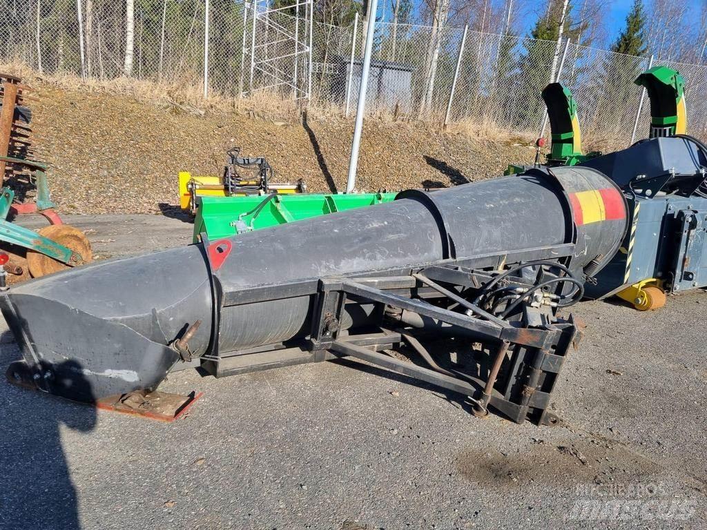 Ajax 3900 Snöblad och plogar