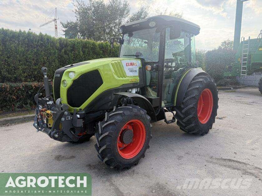 CLAAS NEXOS 220F Traktorer