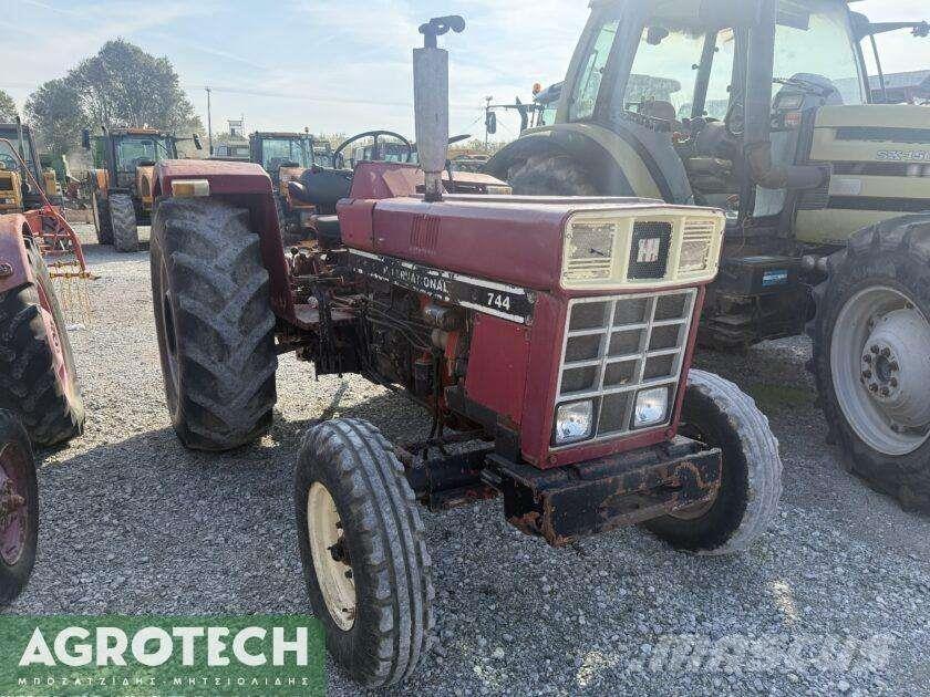 International 724 Traktorer