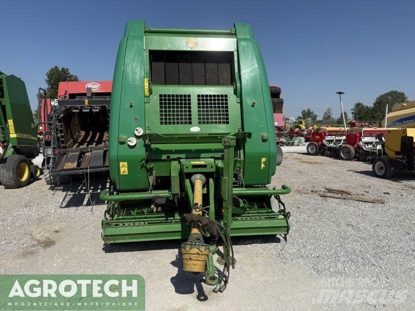 John Deere 864 Rundbalspressar