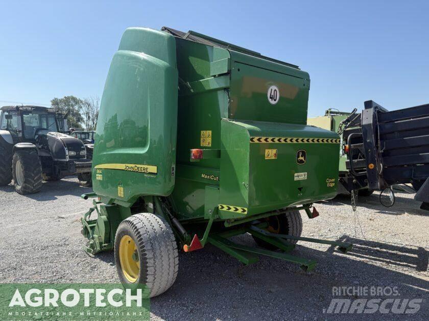 John Deere 864 Rundbalspressar