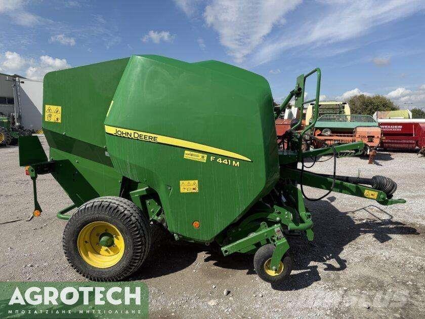 John Deere F441M Rundbalspressar