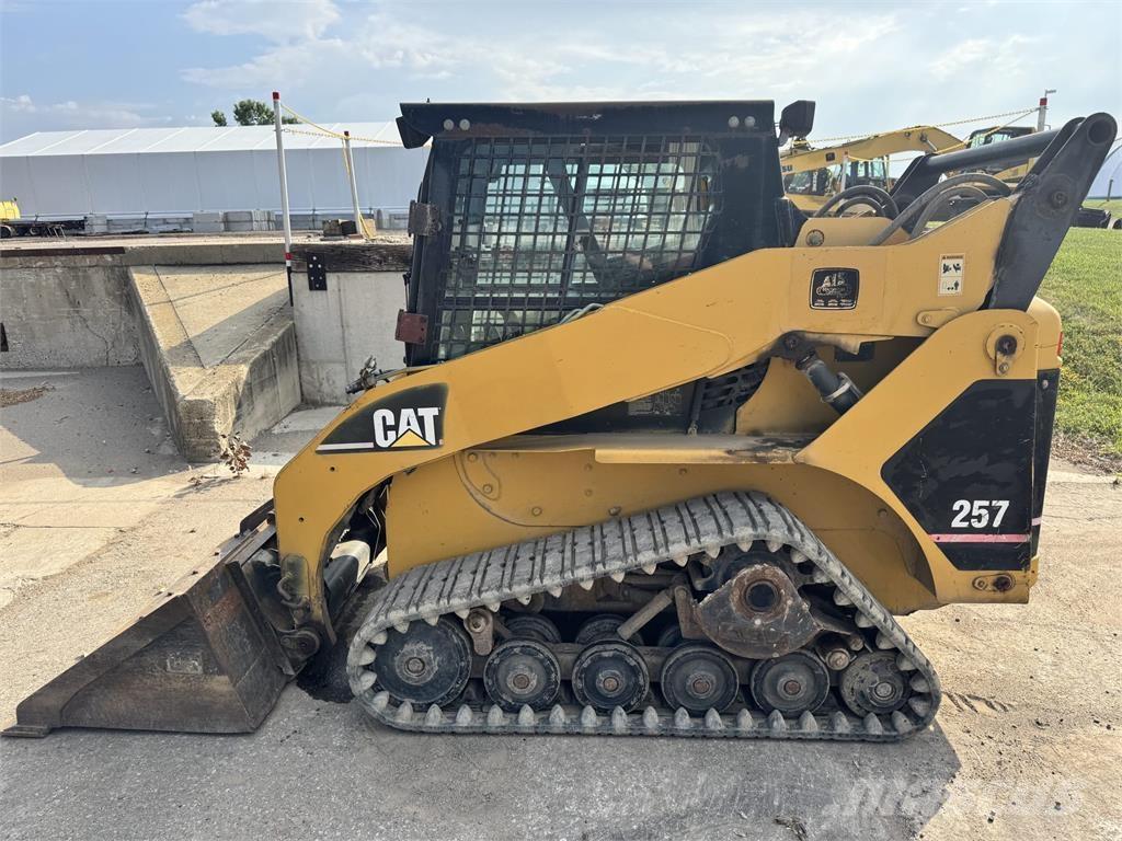 CAT 257 Kompaktlastare