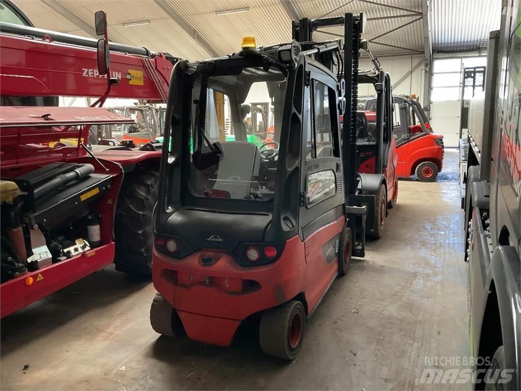 Linde E 30 - 01 Elmotviktstruckar