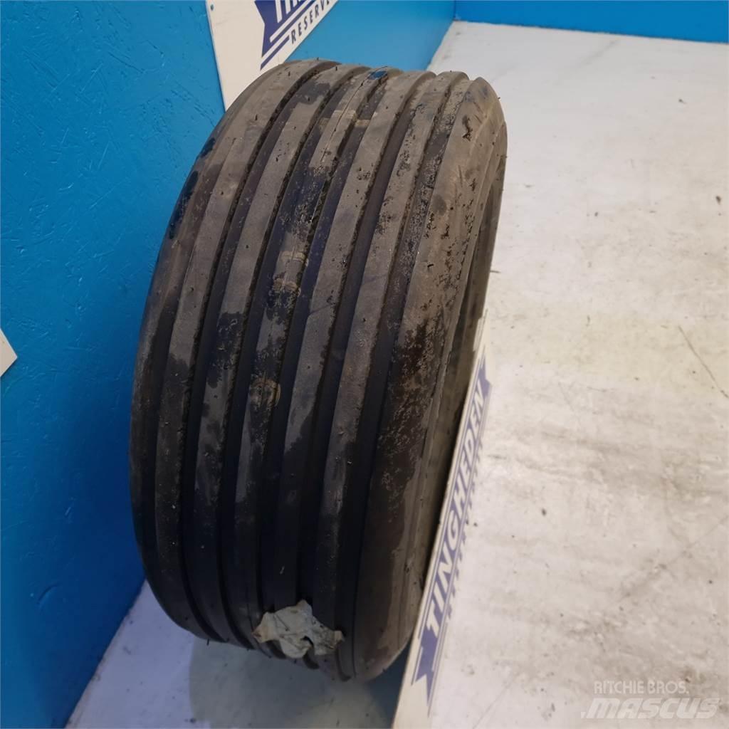  10.5/80-18 Däck, hjul och fälgar