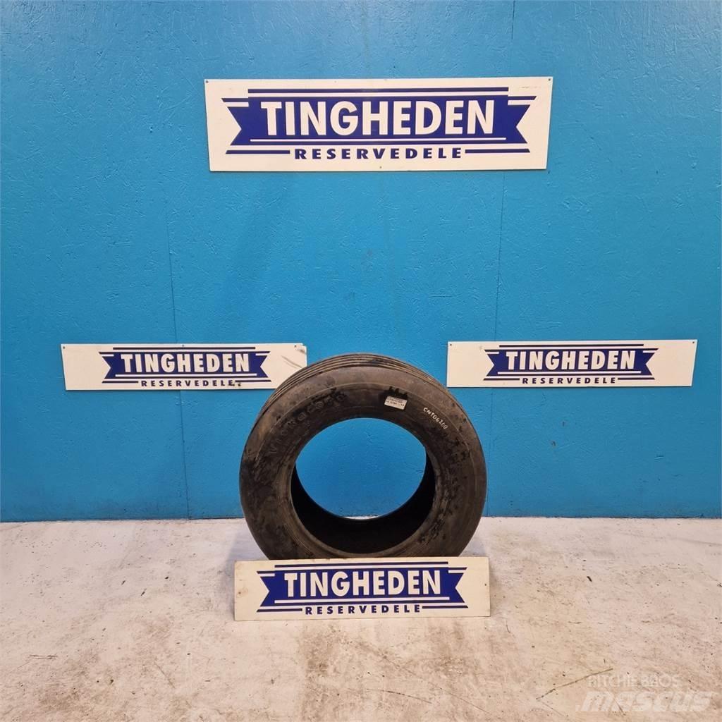 10.5/80-18 Däck, hjul och fälgar