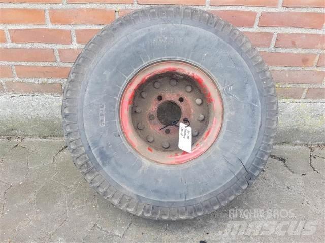  10 7.50-10 Däck, hjul och fälgar