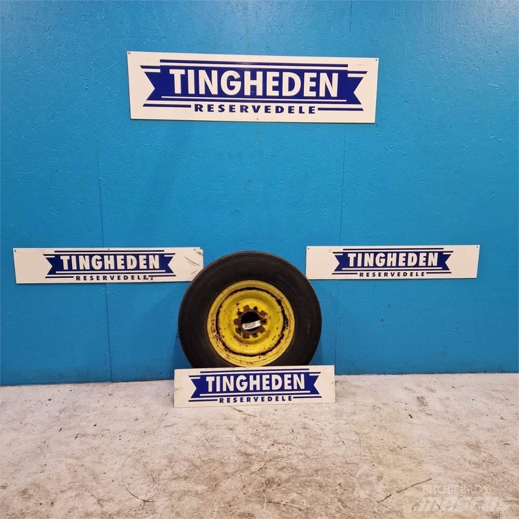  16 6.50R16 LT Däck, hjul och fälgar