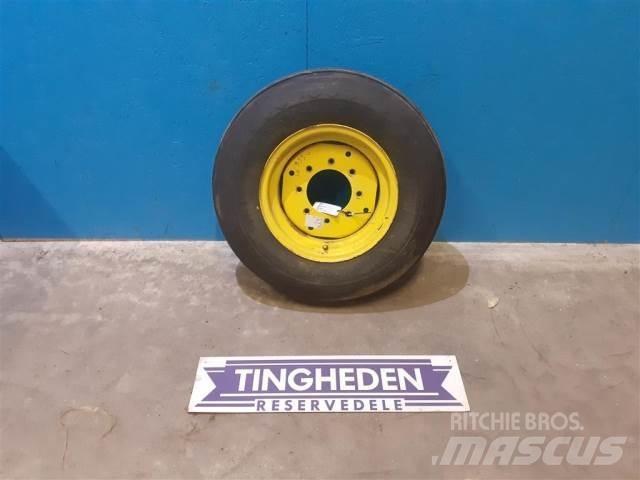  16 7.50-16 Däck, hjul och fälgar