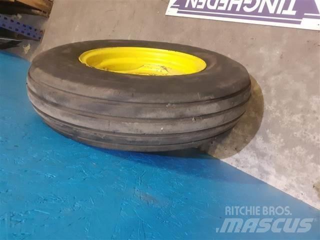 16 7.50-16 Däck, hjul och fälgar