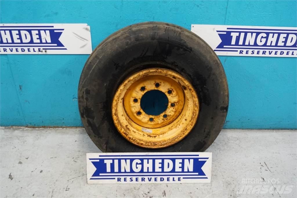  16 9.00-16 Däck, hjul och fälgar