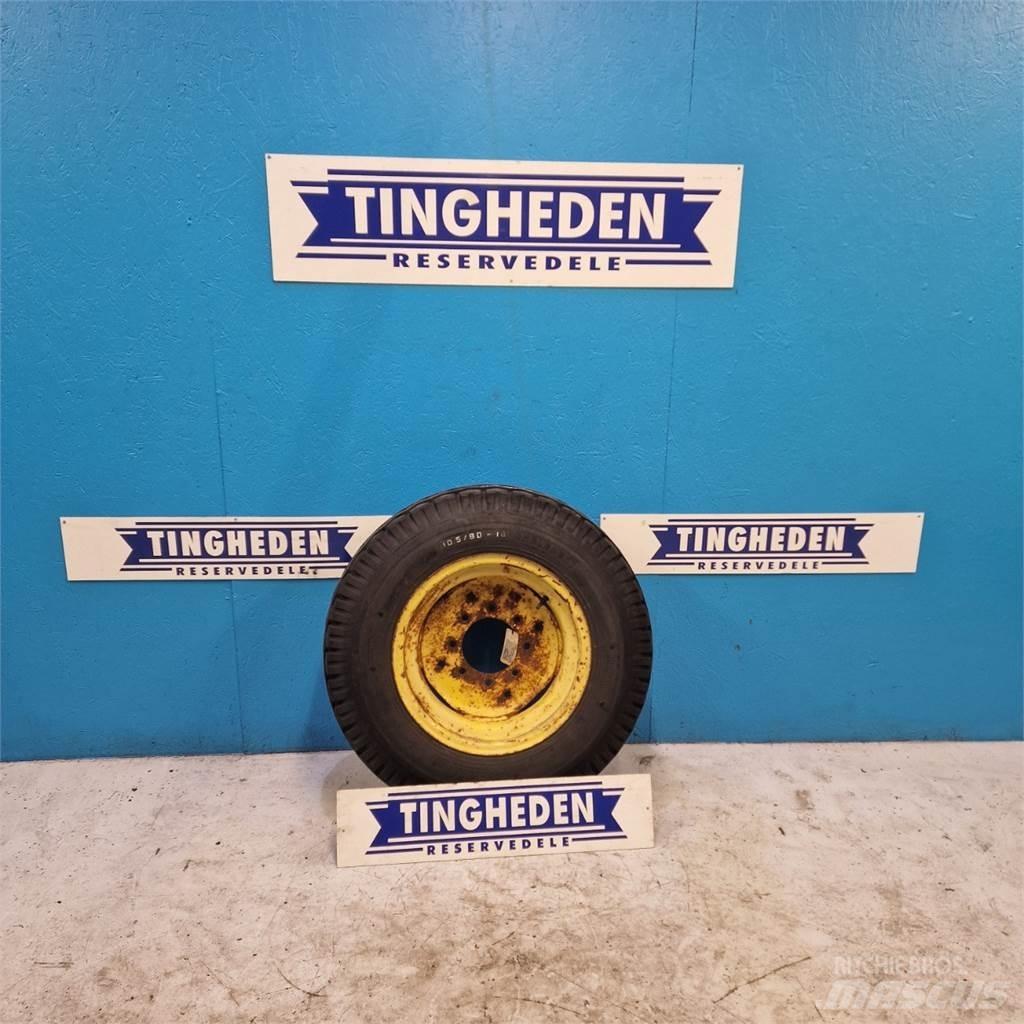  18 10.5/80-18 Däck, hjul och fälgar