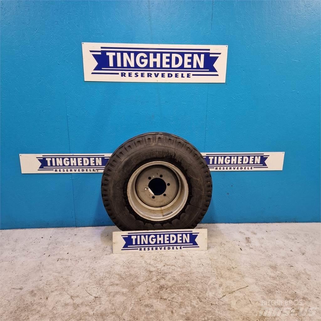  18 12.5/80-18 Däck, hjul och fälgar