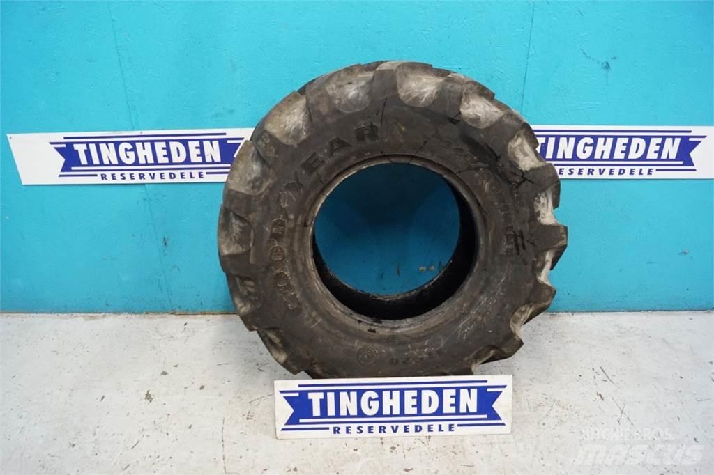  18 340/80R18 Däck, hjul och fälgar
